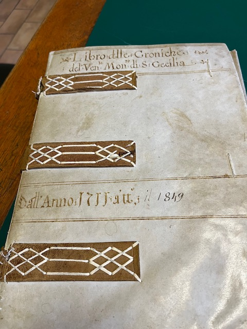 Stara zamknięta księga